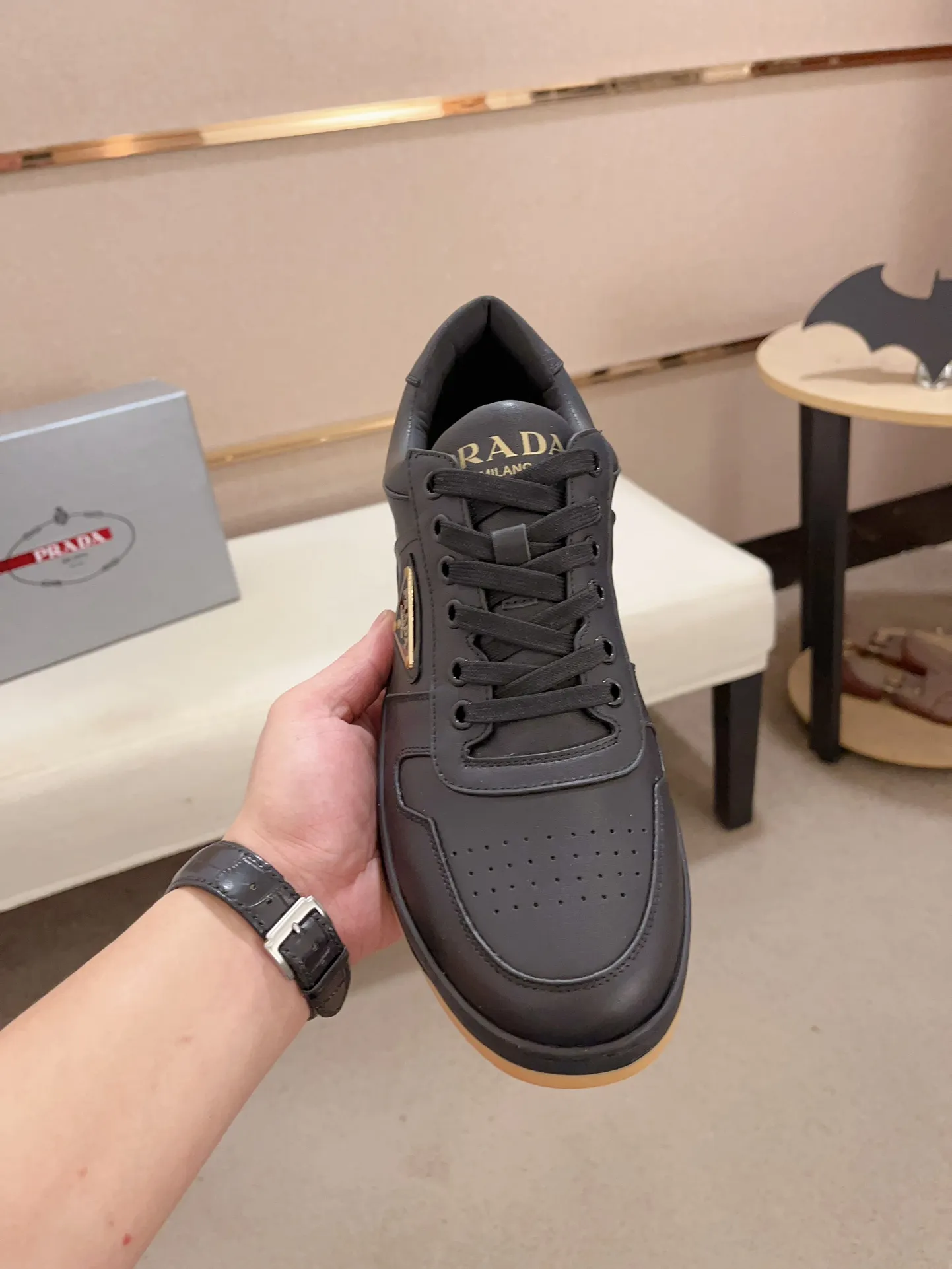 Factory price 540💰 ✔️✔️✔️High version High-quality new PRADA counters are available simultaneously, new men's shoes, 😘Material: Made of patent cowhide with breathable mesh. Inside: cowhide with breathable mesh 👍🏿 high-end ☄️ open-molded non-slip rubber outsole, exquisite lines, simple and elegant, comfortable and high-end for leisure travel. Code number: 38 to 44 (45 can be customized and 46 cannot be returned or exchanged)